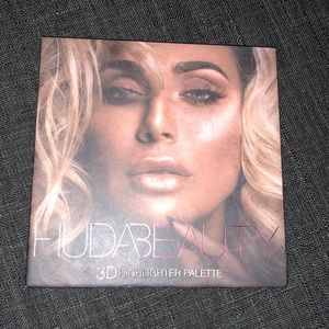Huda Beauty Highlight 3D Pallet <Sephora>